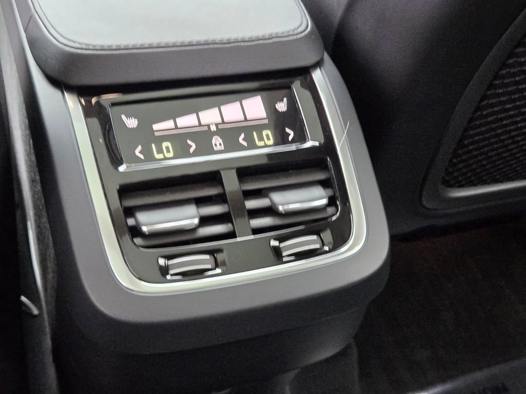 Used 2023 Volvo XC90 B6 Plus AWD/4WD image 17