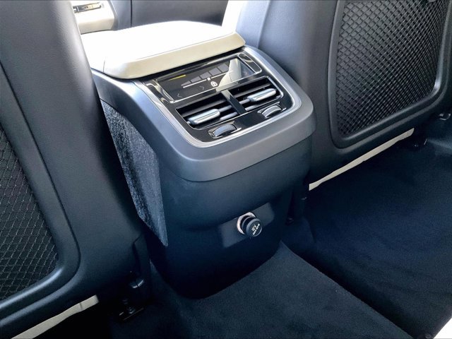 Used 2020 Volvo XC90 T5 R-Design image 25