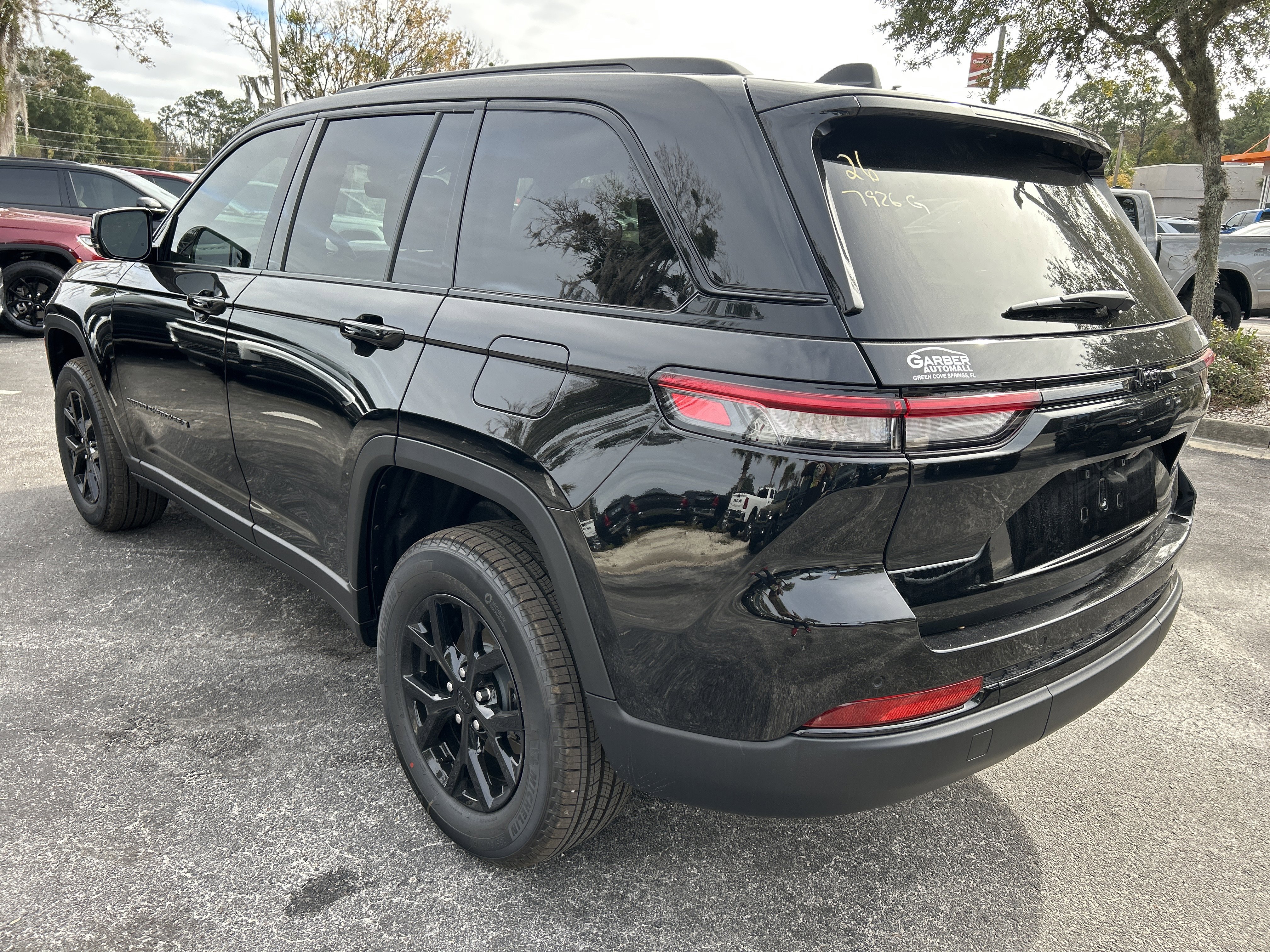 New 2025 Jeep Grand Cherokee Altitude image 5