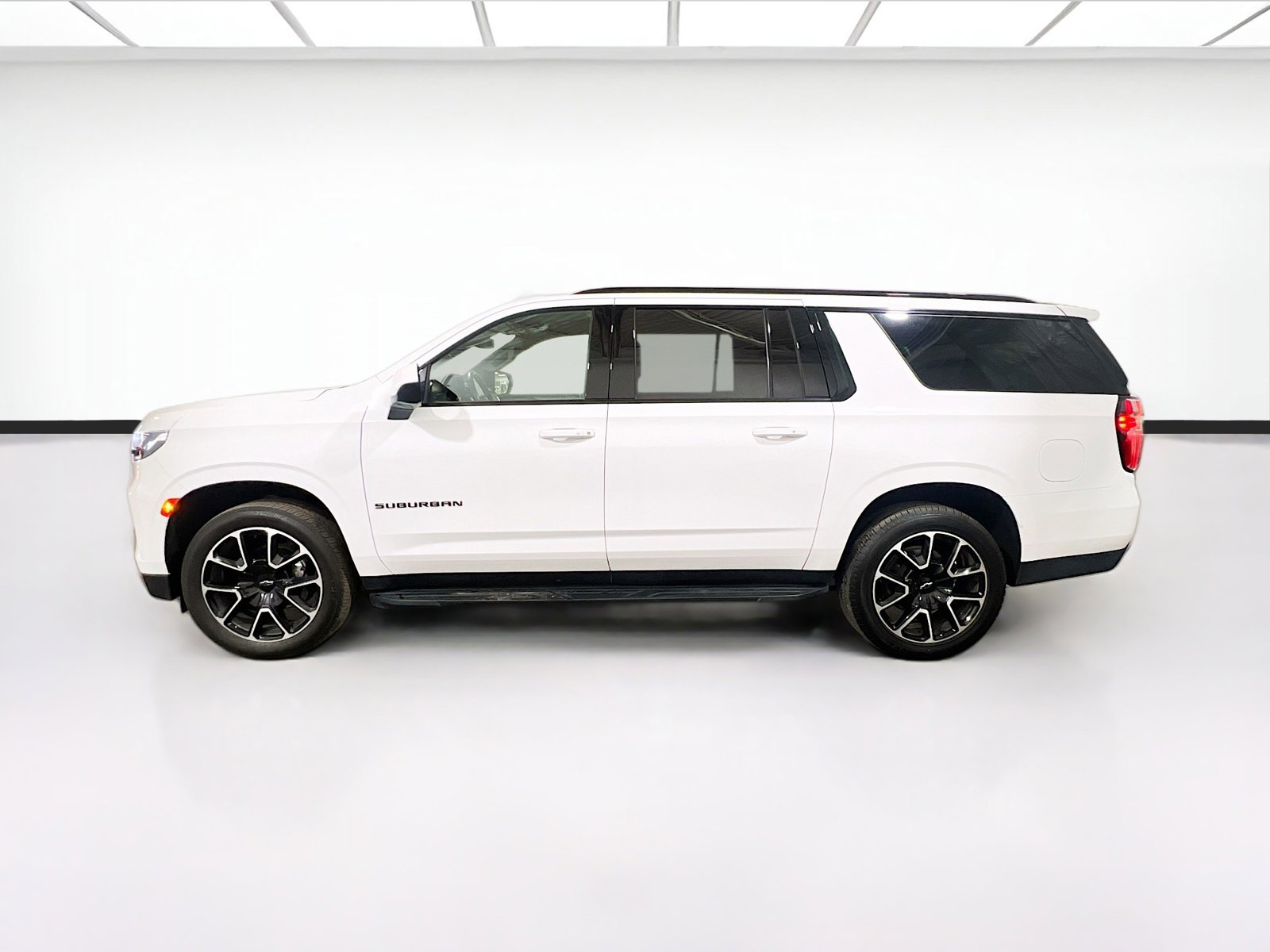 Used 2024 Chevrolet Suburban RST RWD image 23