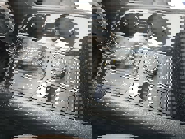 Used 2022 Volkswagen Atlas SEL Premium image 17