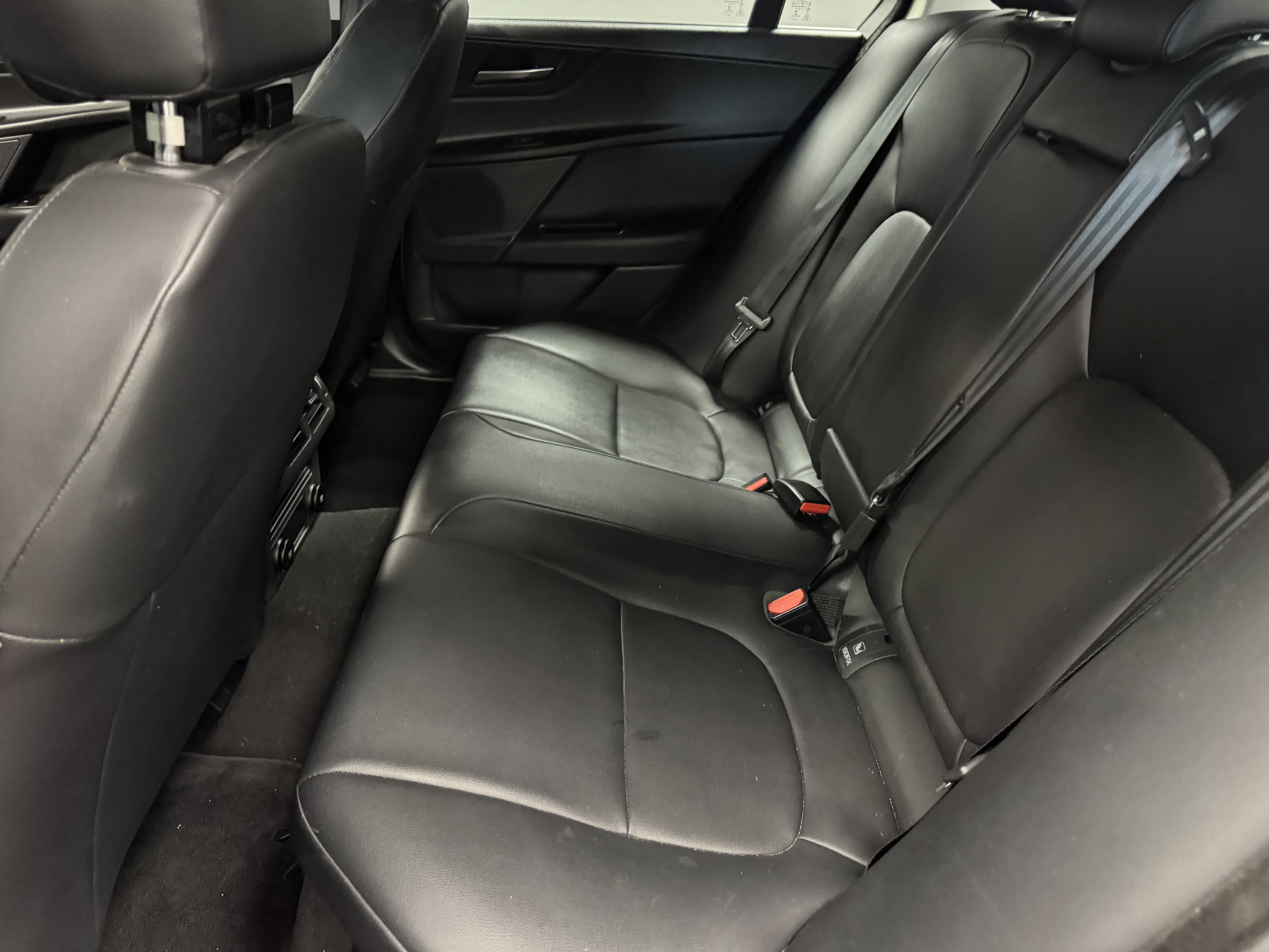 Used 2019 Jaguar XE Premium RWD image 14