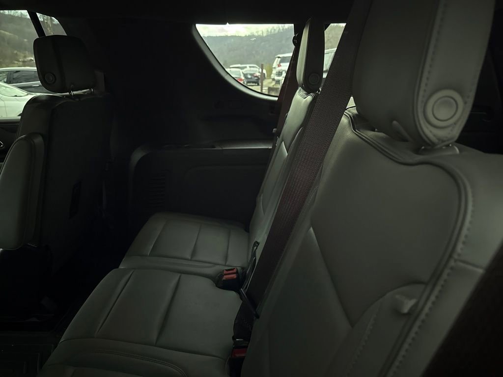 Used 2022 GMC Yukon XL SLT image 11