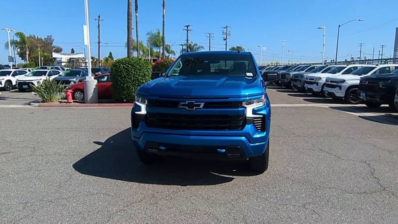 Used 2023 Chevrolet Silverado 1500 RST w/ Z71 Off-Road Package AWD/4WD image 3