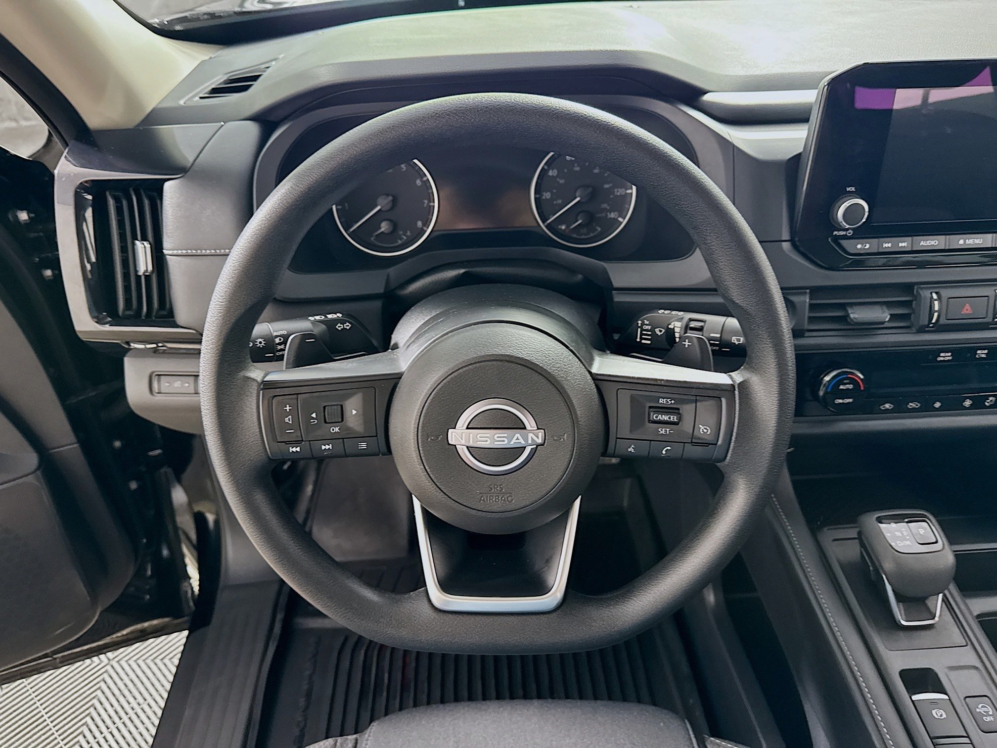 Used 2025 Nissan Pathfinder S AWD/4WD image 14