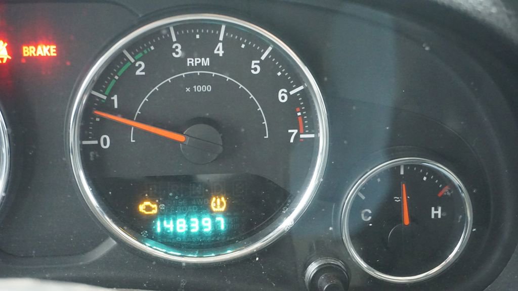 Used 2012 Jeep Wrangler Unlimited Sport image 37