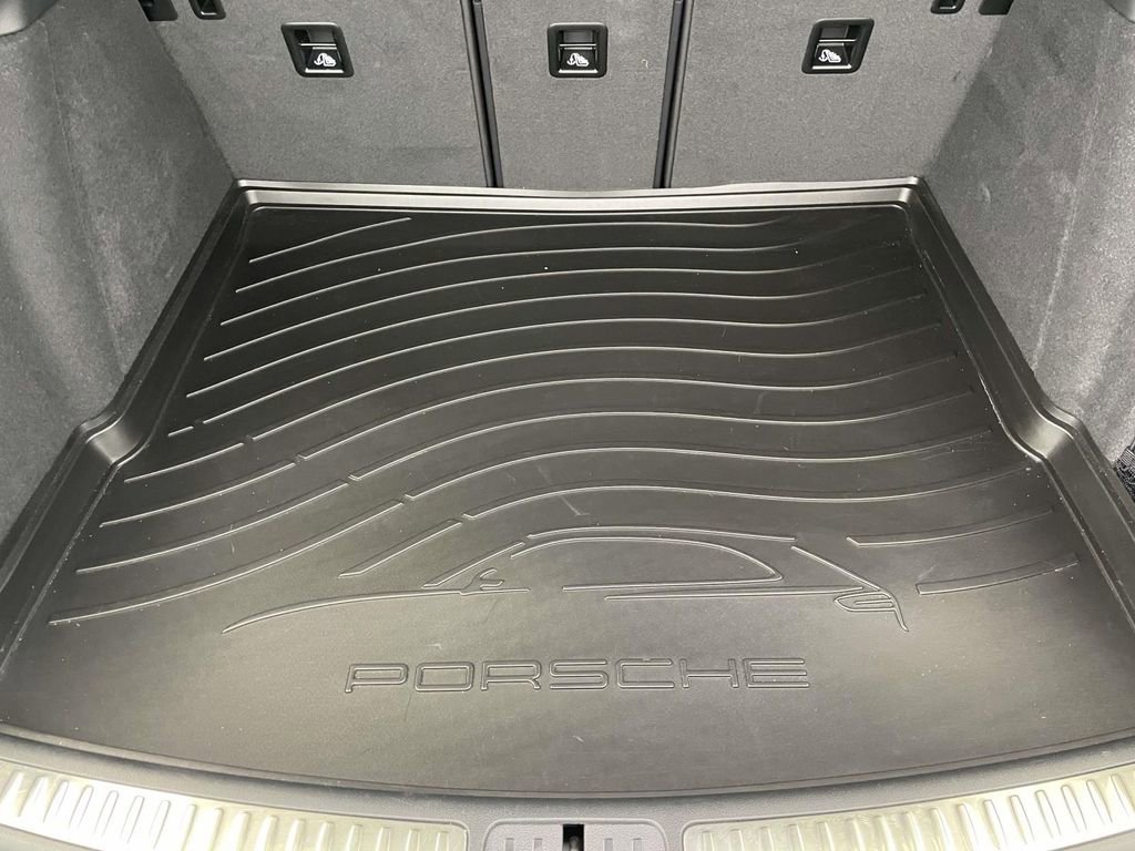 Certified 2025 Porsche Macan Turbo AWD/4WD image 20