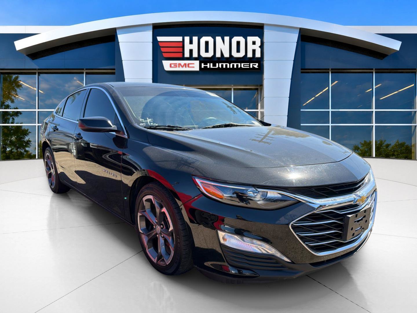 Used 2022 Chevrolet Malibu LT FWD image 2