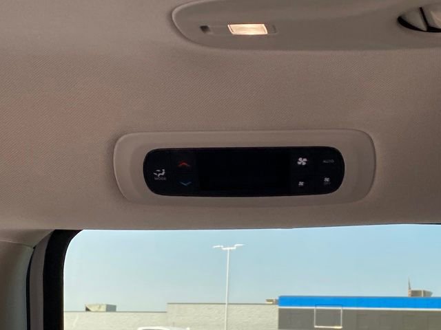 Used 2024 Chrysler Pacifica Touring-L image 19