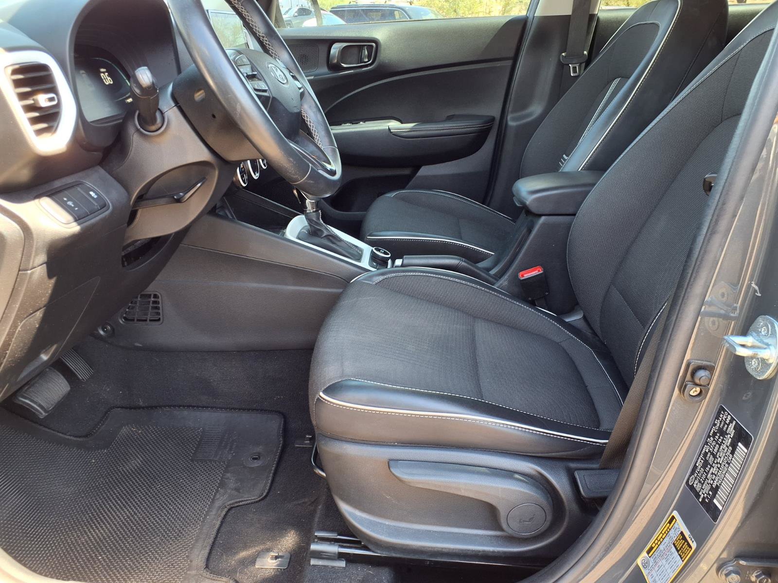 Used 2023 Hyundai Venue Limited w/ Cargo Package FWD image 22