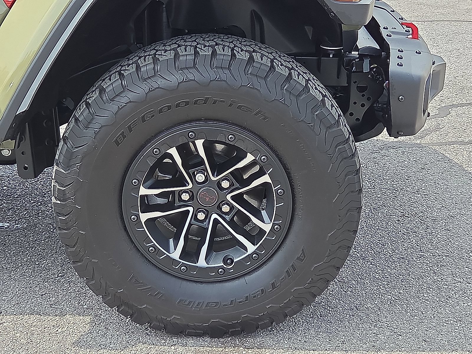 Used 2025 Jeep Wrangler Unlimited Rubicon AWD/4WD image 16