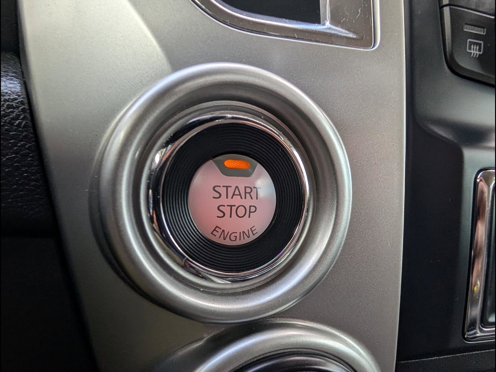 Used 2020 Nissan Titan SV w/ SV Convenience Package image 11