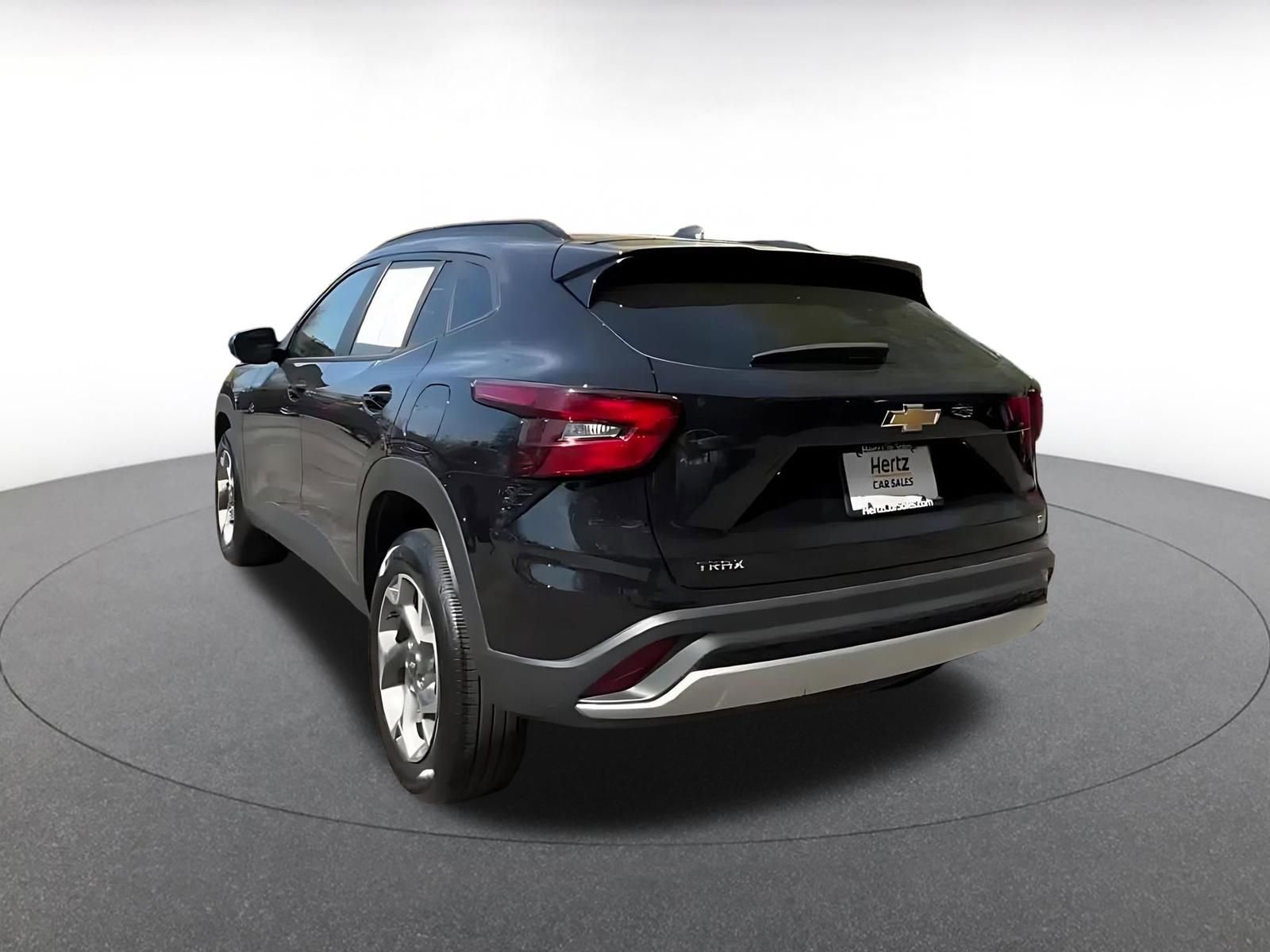 Used 2025 Chevrolet Trax LT image 11