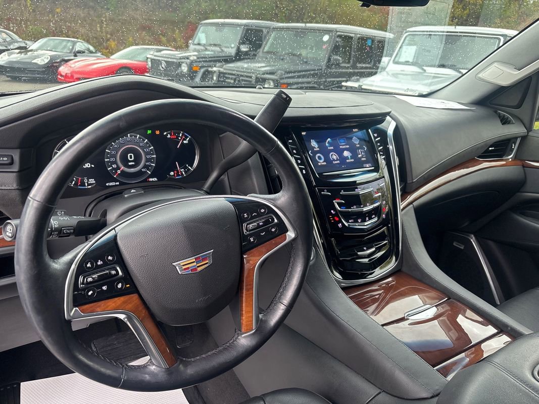 Used 2019 Cadillac Escalade ESV Premium Luxury image 10