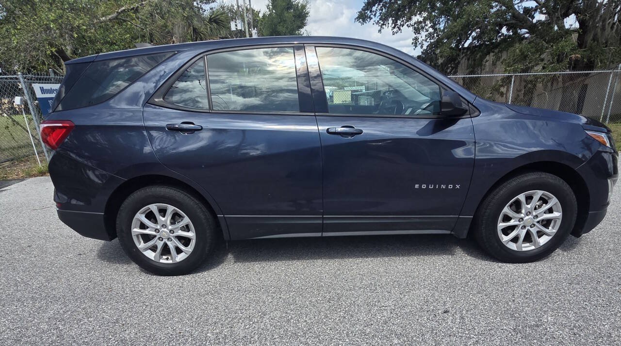 Used 2018 Chevrolet Equinox LS FWD image 2