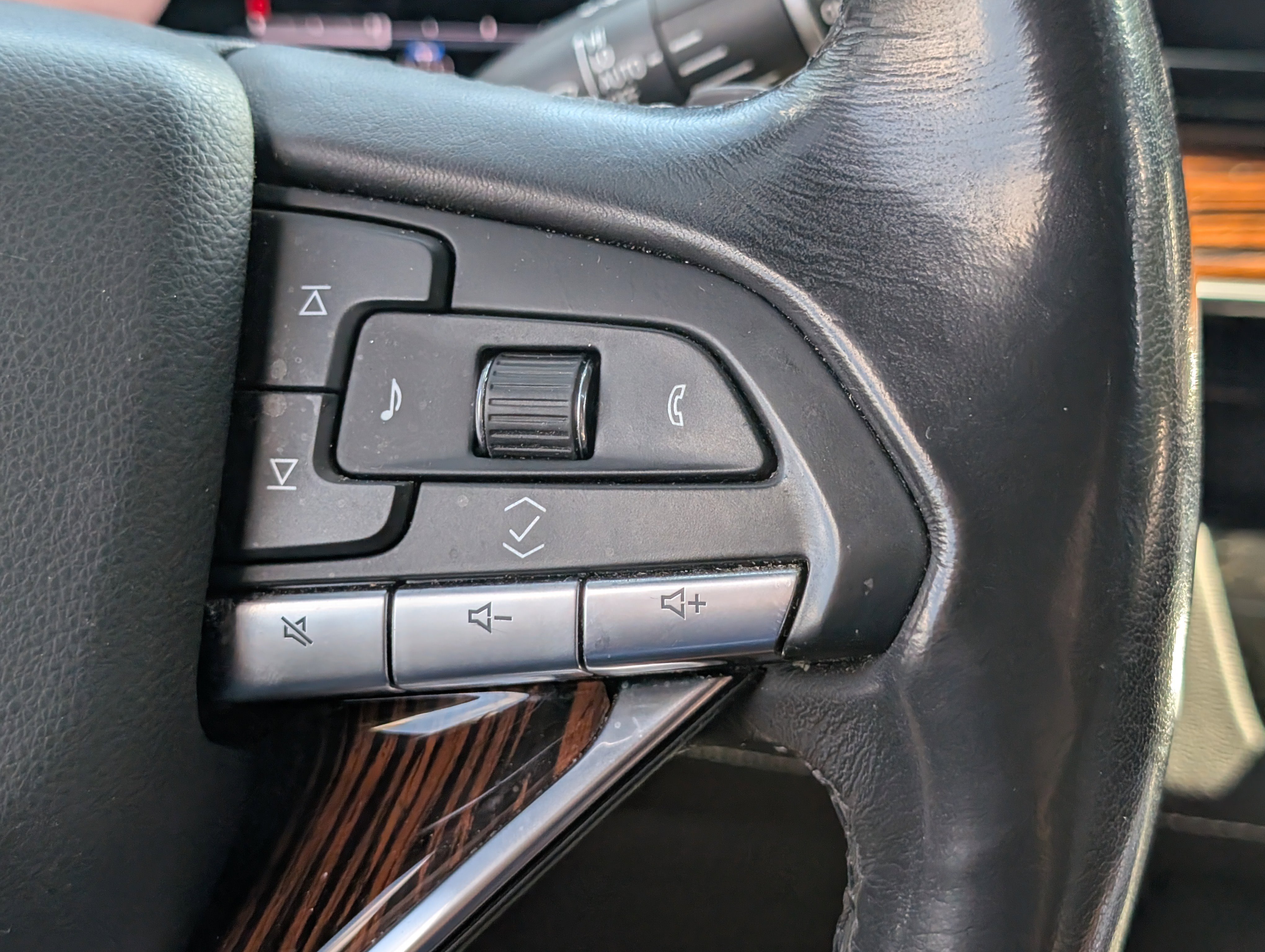 Used 2021 Cadillac Escalade ESV Premium Luxury w/ Performance Package image 27