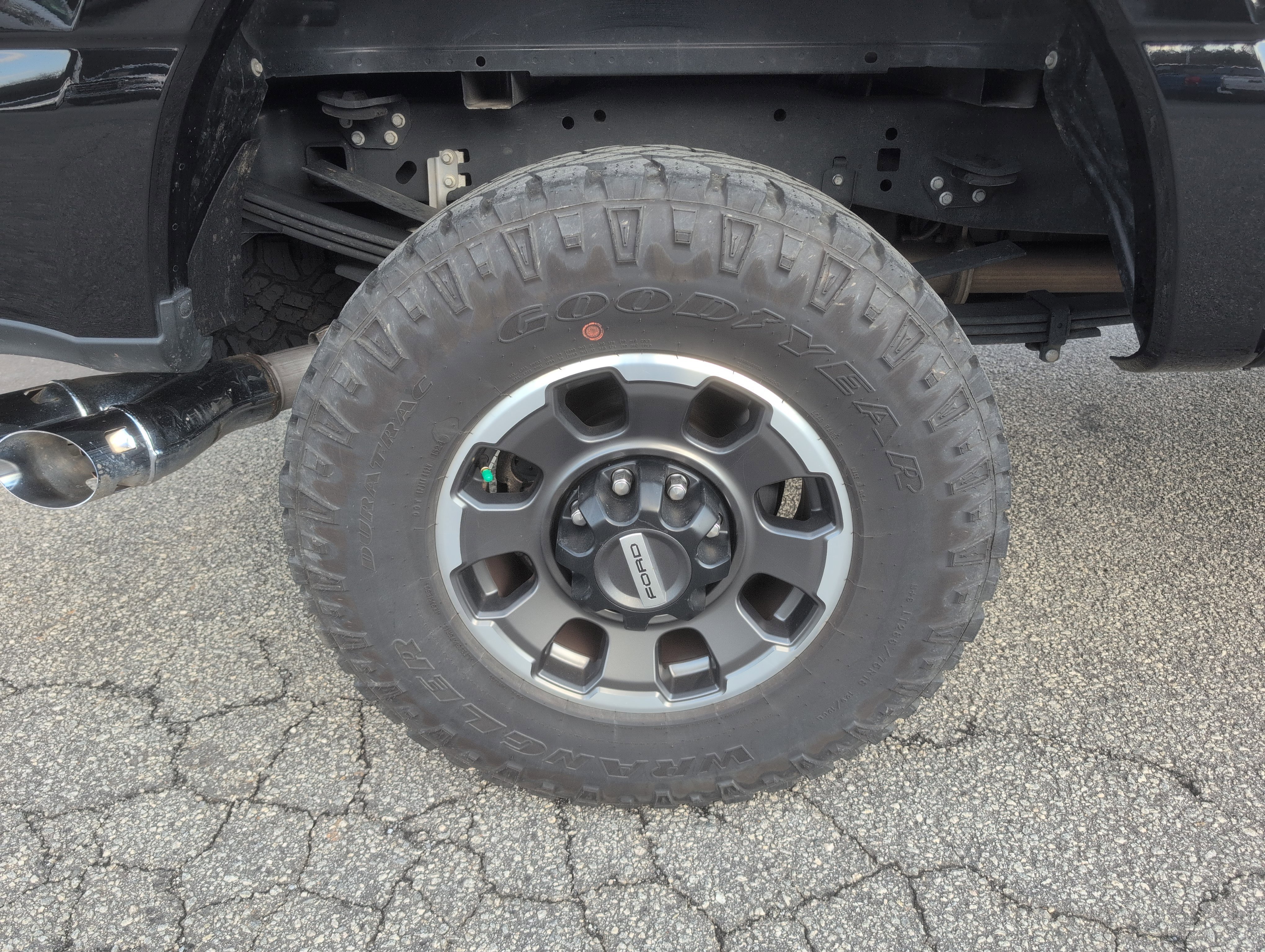 Used 2024 Ford F250 Lariat w/ Tremor Off-Road Package image 9