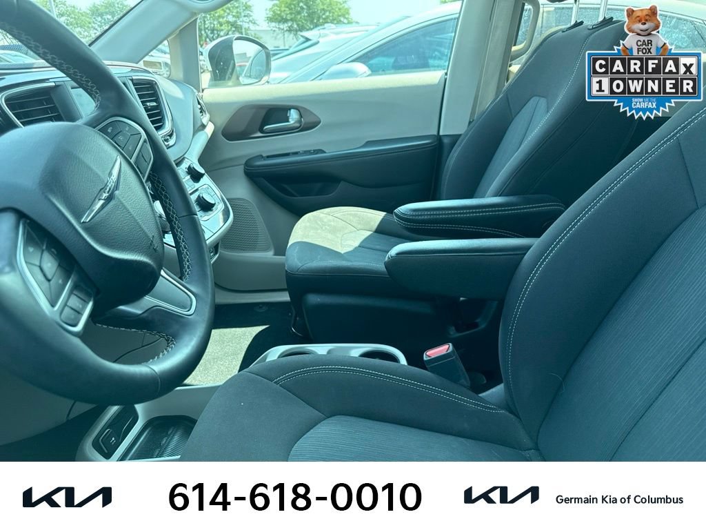 Used 2023 Chrysler Voyager LX FWD image 7