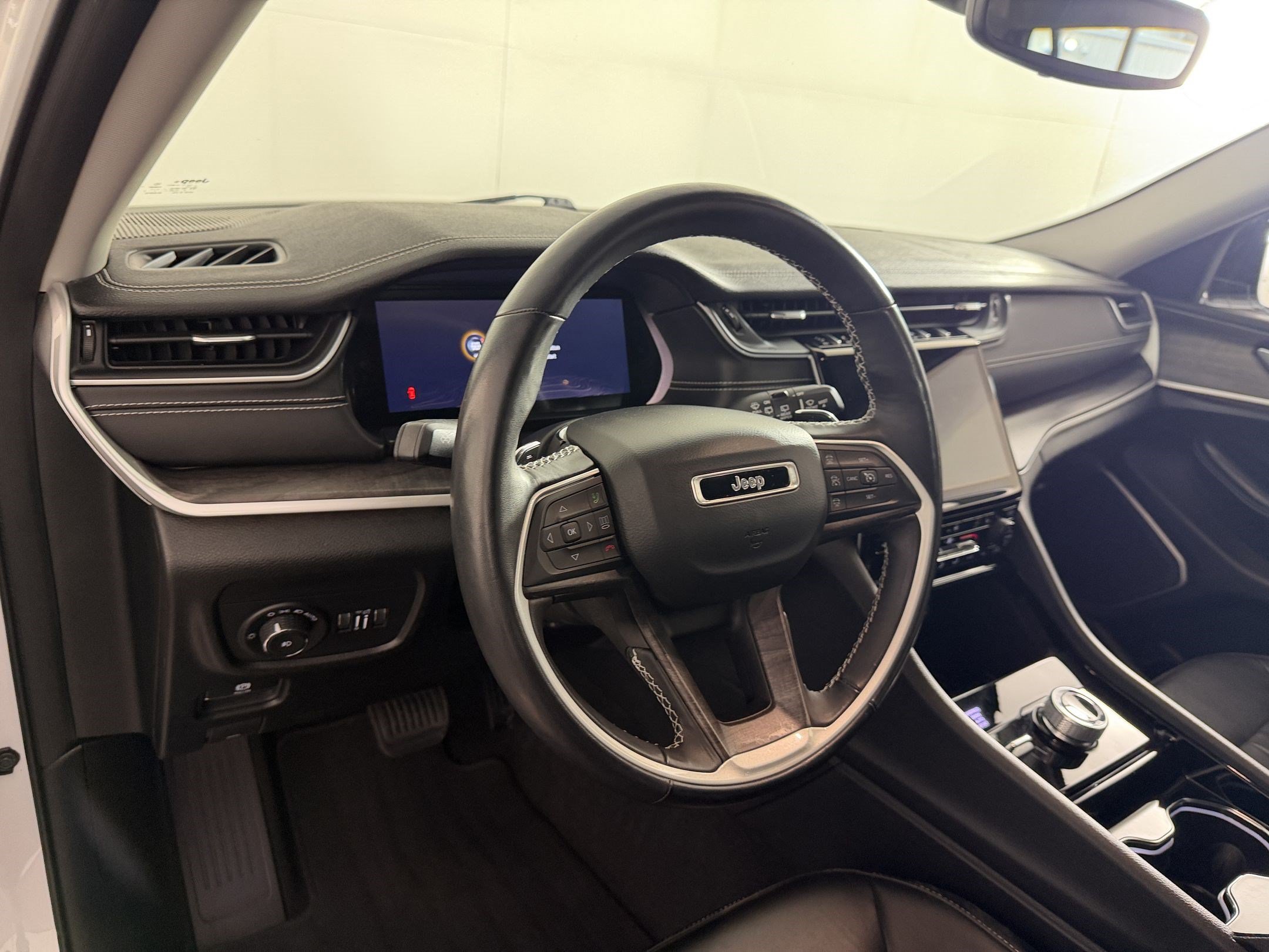 Used 2021 Jeep Grand Cherokee L Limited AWD/4WD image 4