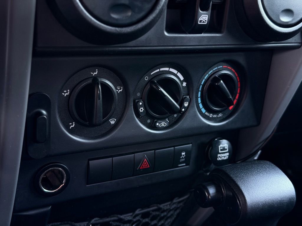 Used 2010 Jeep Wrangler Unlimited Islander image 38