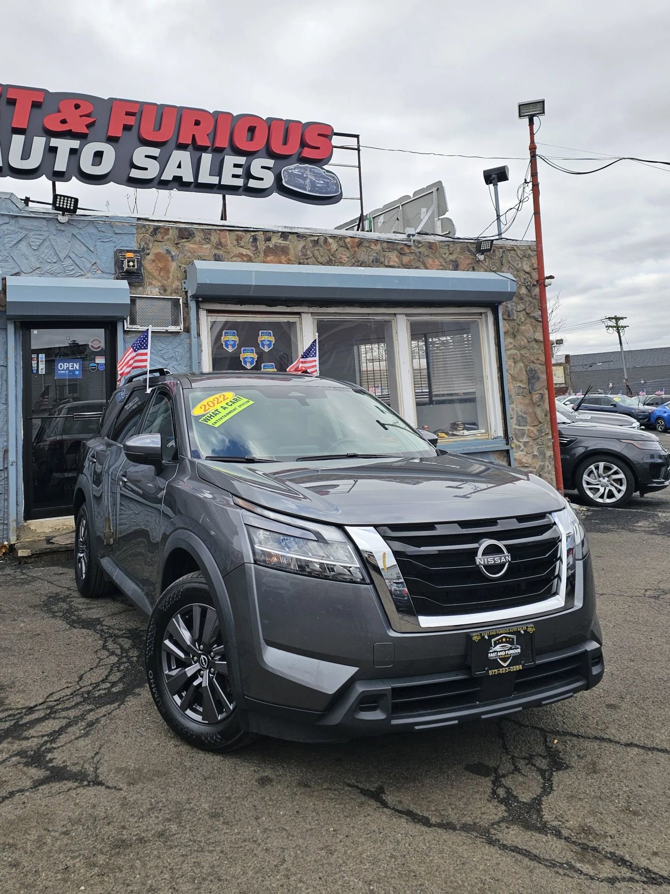 Used 2022 Nissan Pathfinder SV w/ Cargo Package image 2