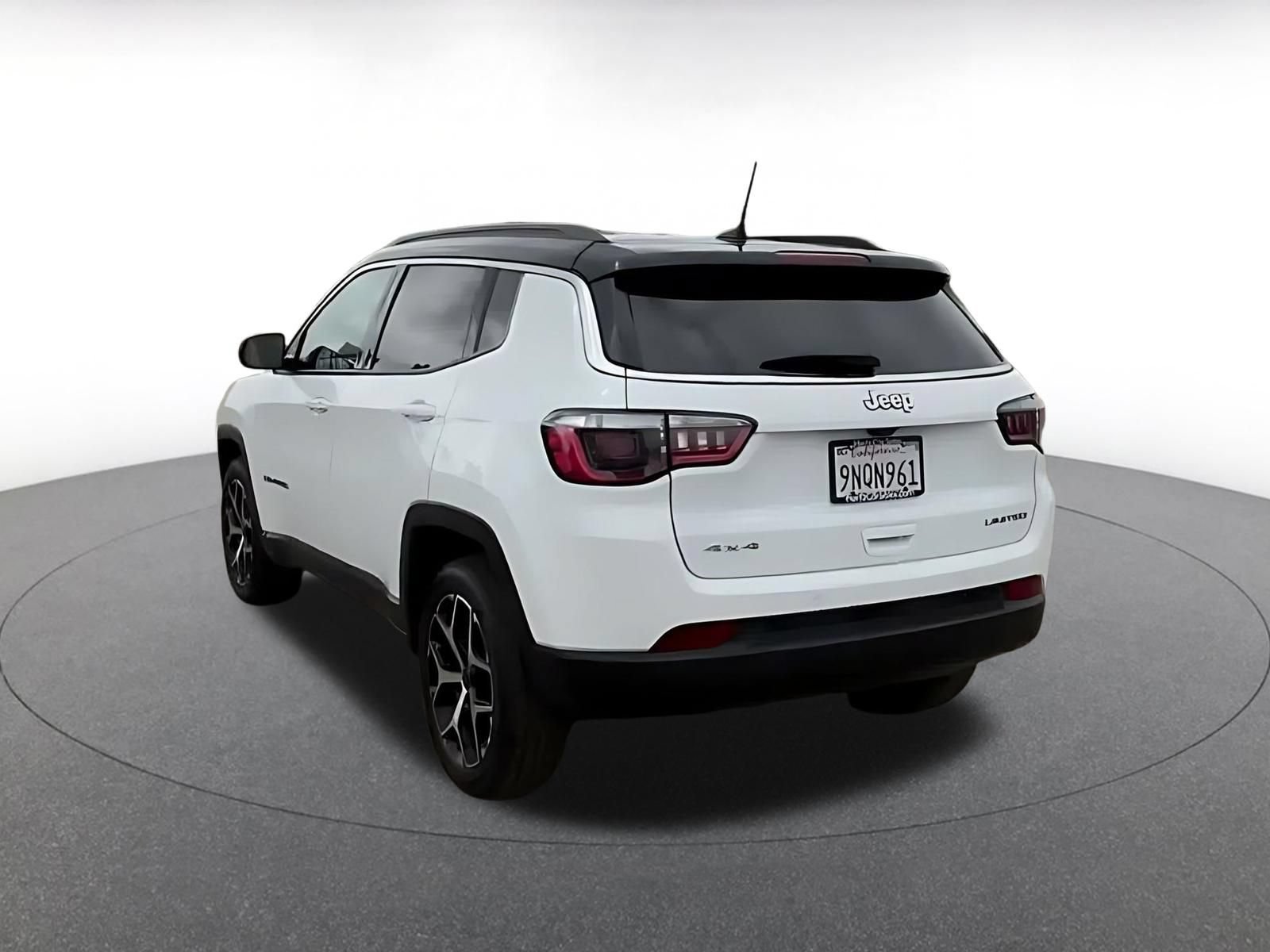 Used 2025 Jeep Compass Limited AWD/4WD image 10
