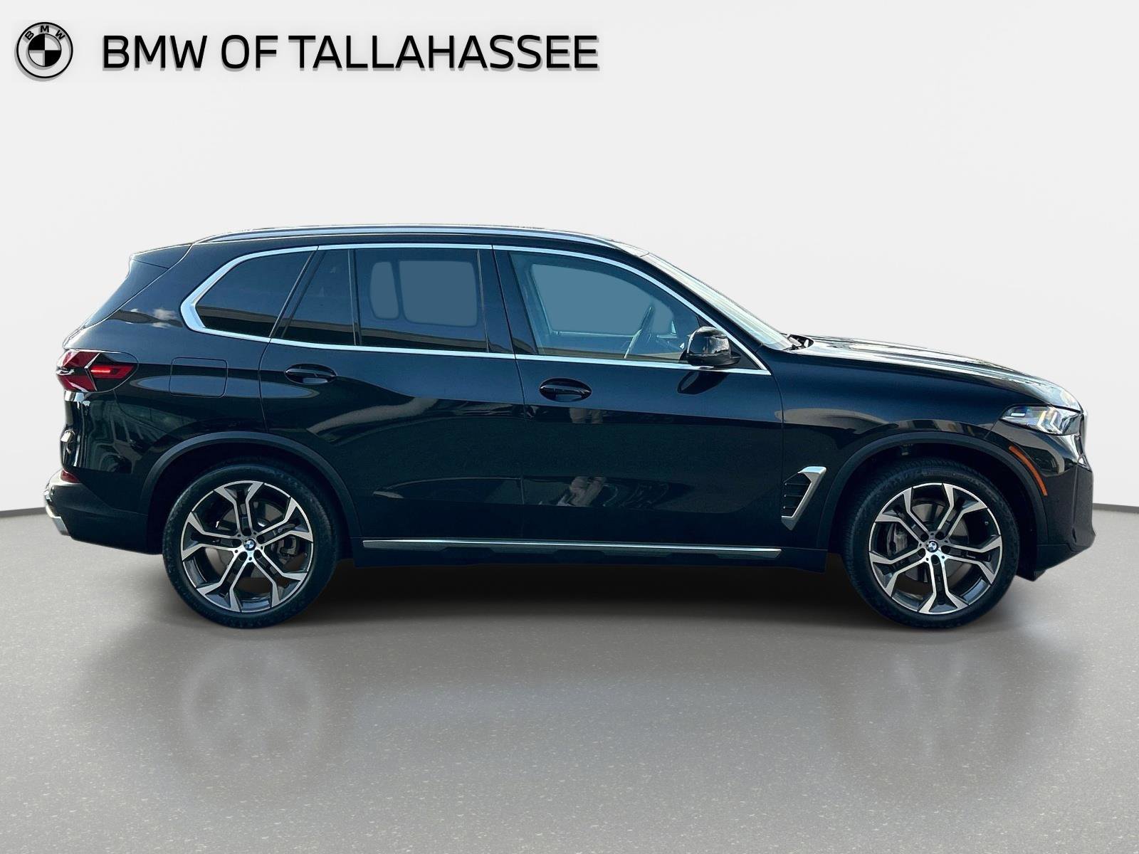 Used 2024 BMW X5 xDrive40i w/ Premium Package AWD/4WD image 4
