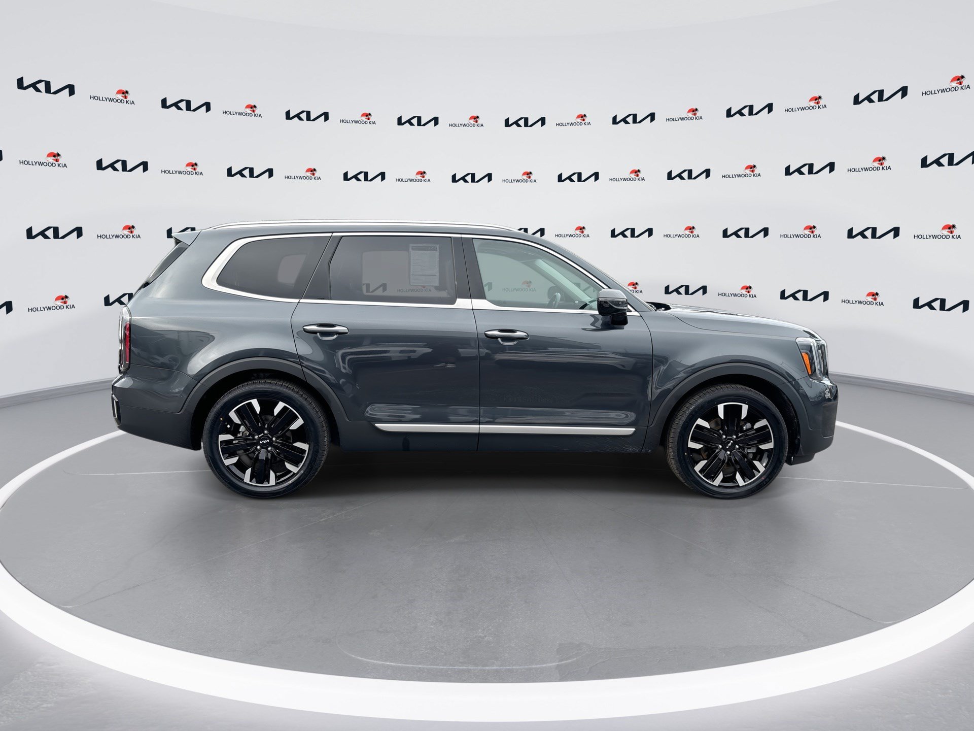 Certified 2024 Kia Telluride SX w/ Towing Package AWD/4WD image 9