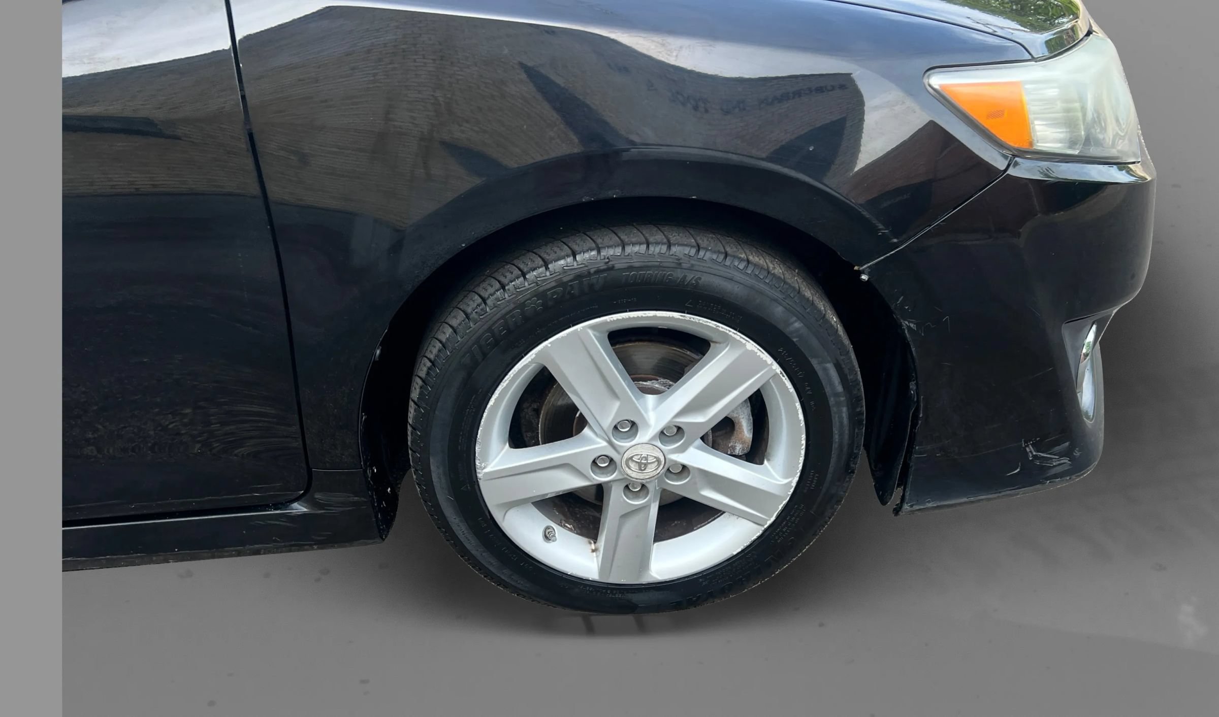 Used 2012 Toyota Camry SE FWD image 25