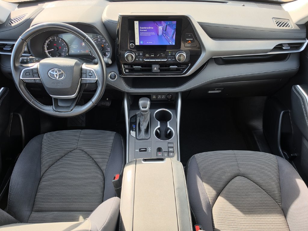 Used 2021 Nissan Kicks SR w/ Exterior Package FWD image 13