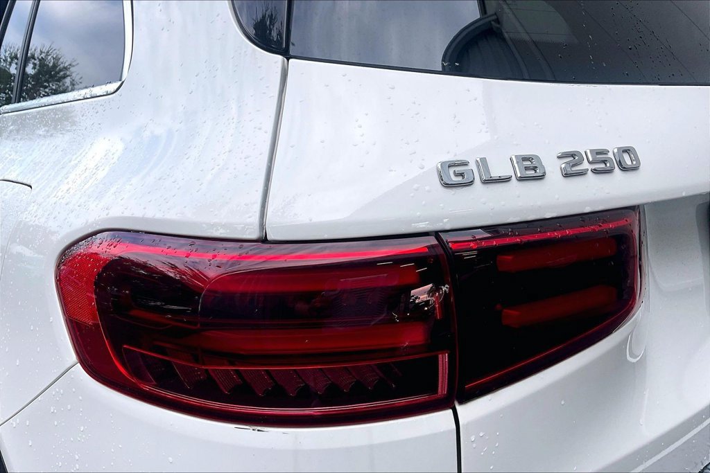 Used 2025 Mercedes-Benz GLB 250 image 17
