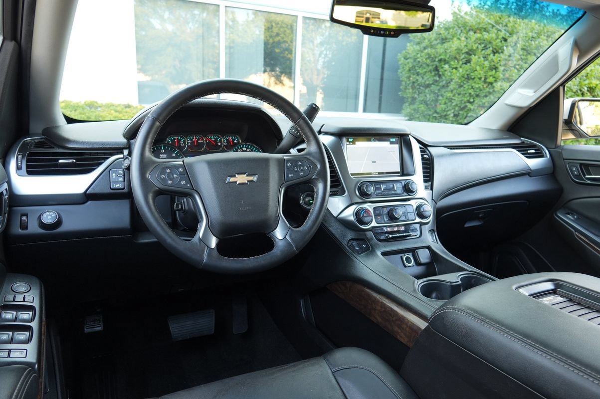 Used 2017 Chevrolet Tahoe LT w/ Luxury Package RWD image 5