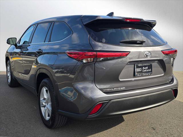 Used 2023 Toyota Highlander LE FWD image 6