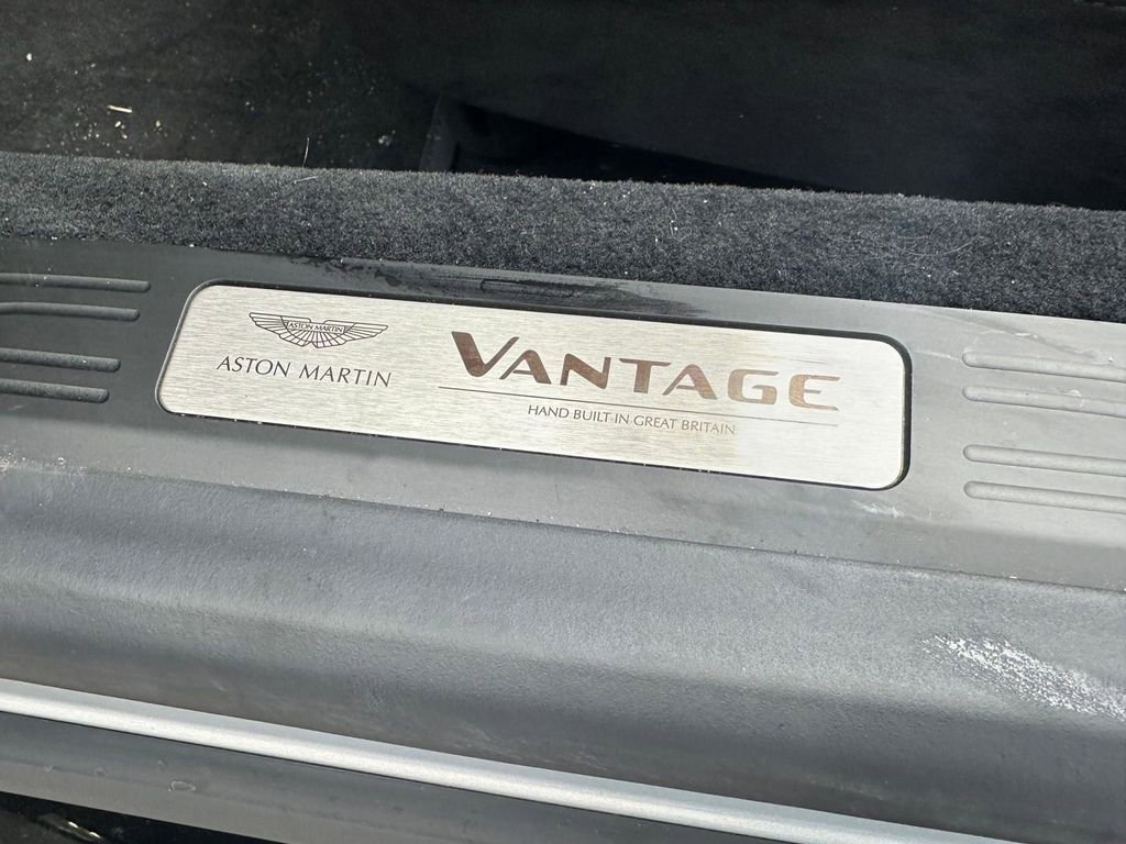 Used 2022 Aston Martin V8 Vantage Roadster image 9