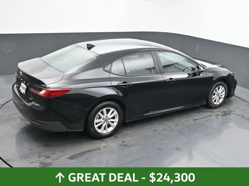 Used 2025 Toyota Camry LE image 41