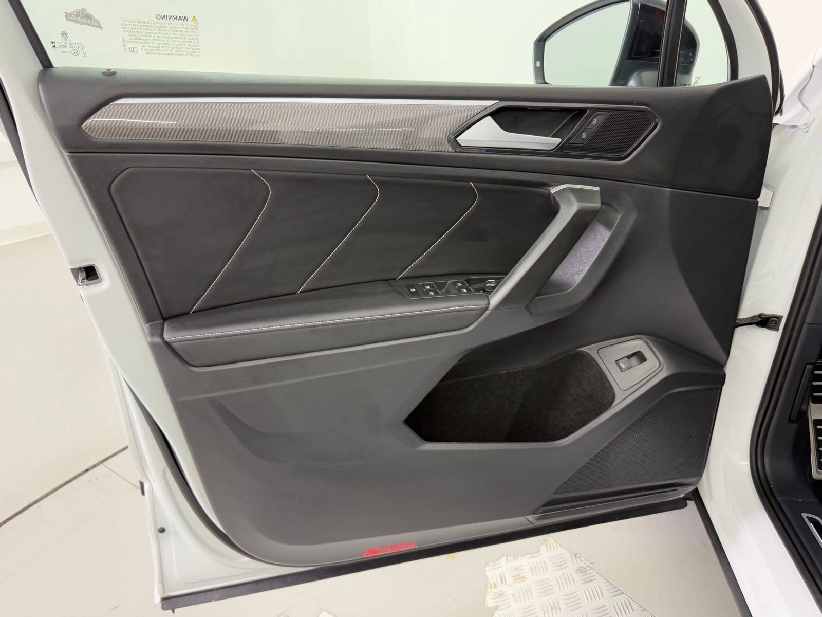 Used 2024 Volkswagen Tiguan SE R-Line image 26