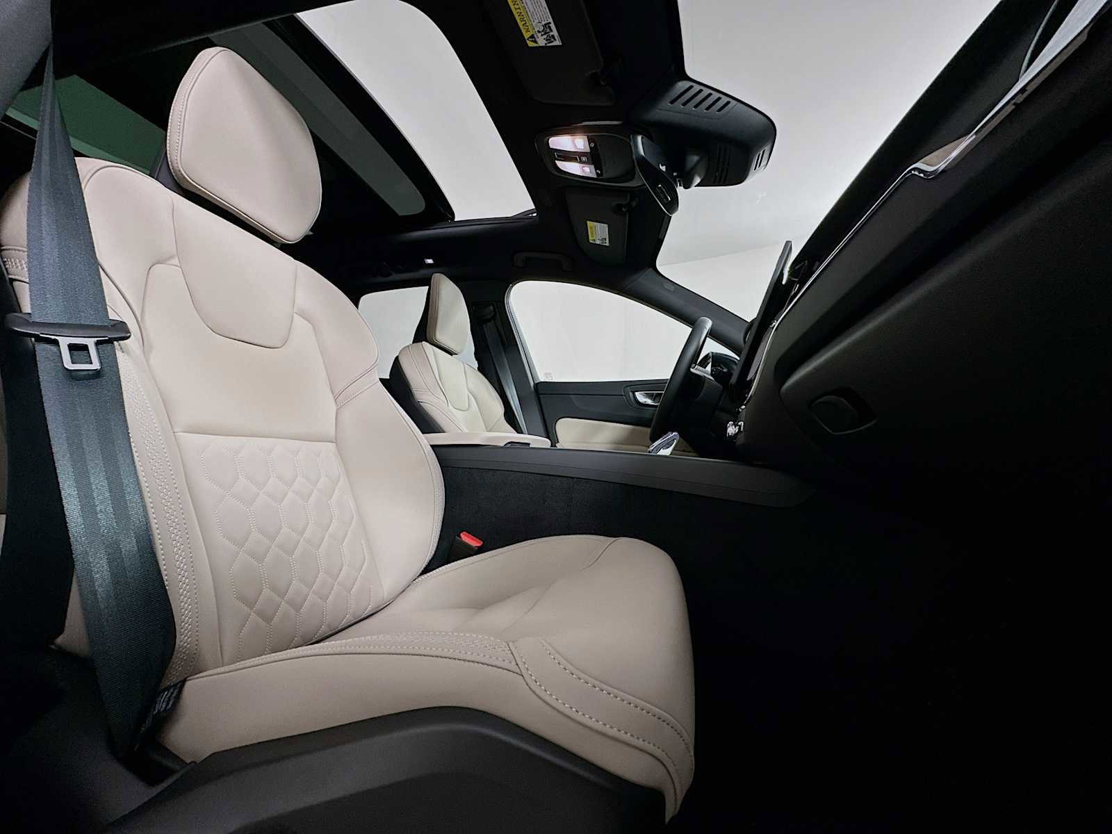 New 2026 Volvo XC60 B5 Plus w/ Protection Package Premier image 25