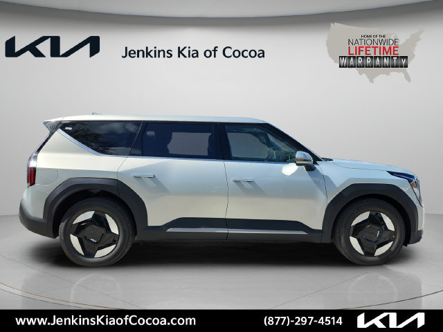 New 2026 Kia EV9 Light RWD image 2