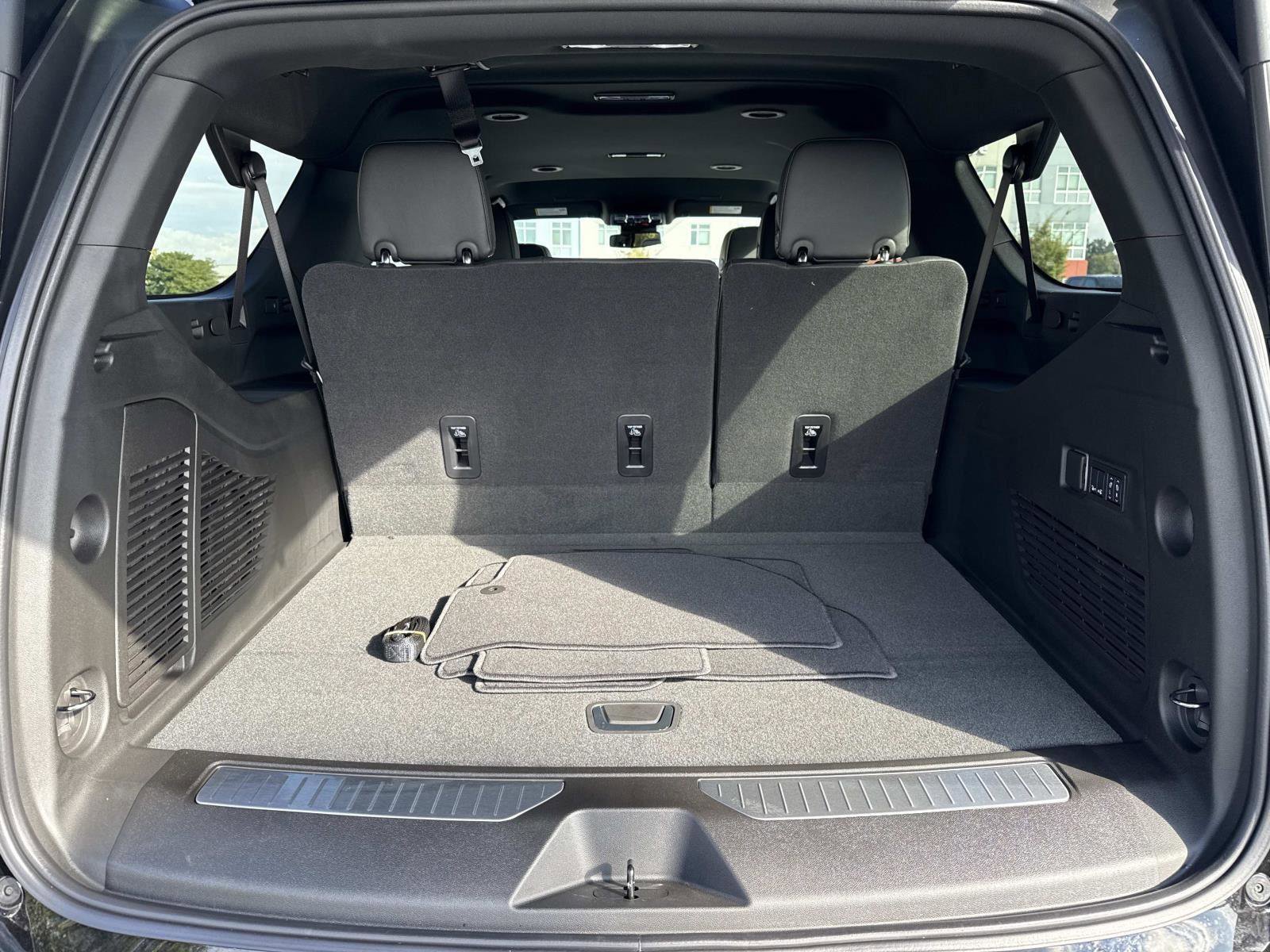 New 2026 Chevrolet Suburban Premier image 12