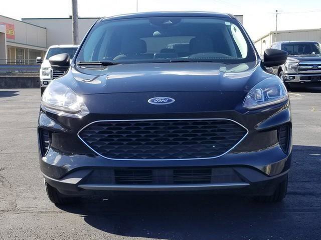 Used 2022 Ford Escape SE w/ Cold Weather Package image 2