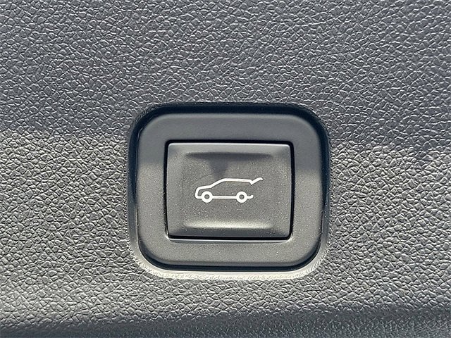 Used 2024 Chevrolet Traverse Z71 w/ LPO, Roadside Safety Package image 23