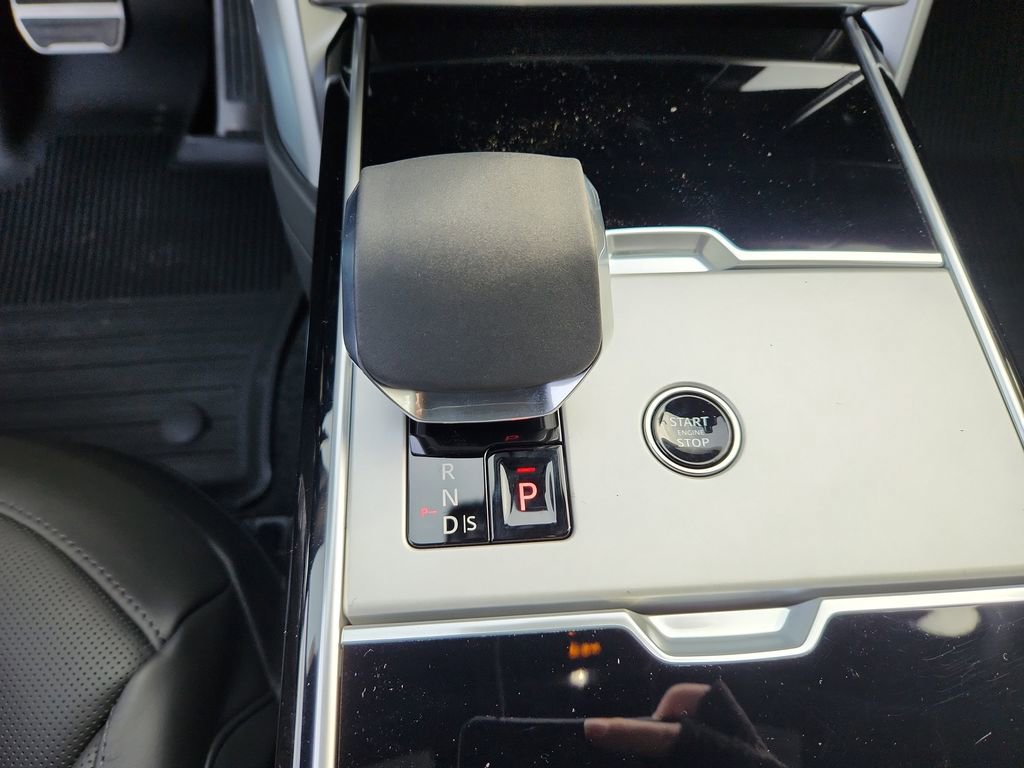 New 2026 Land Rover Range Rover Long Wheelbase SE image 16