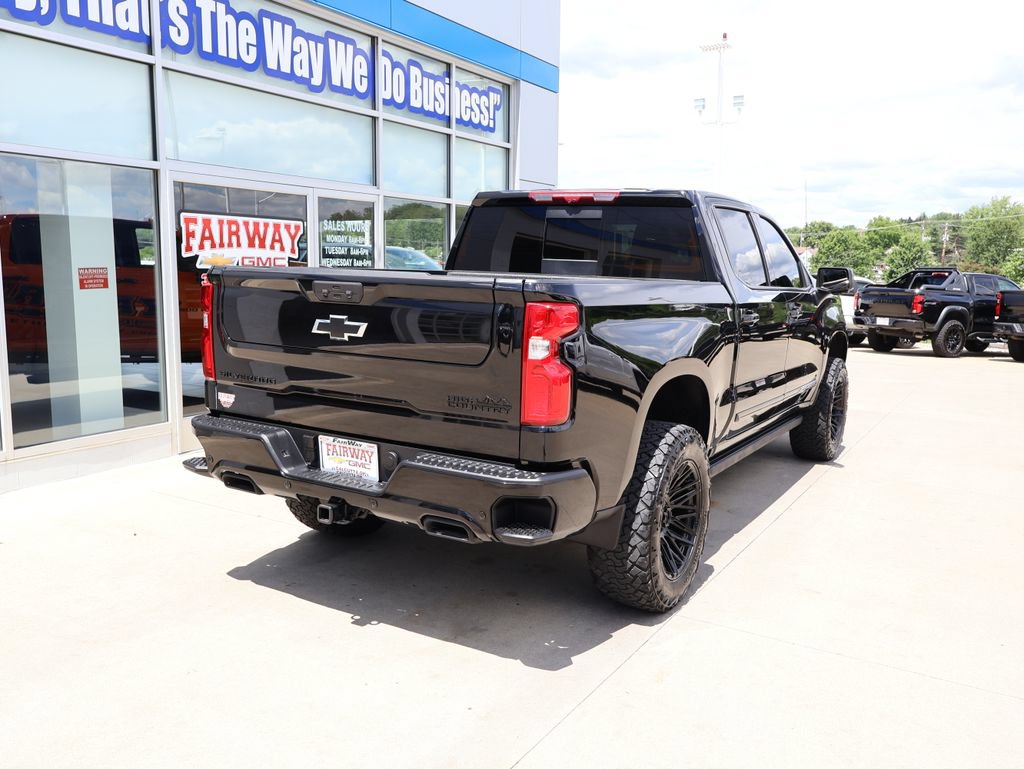 Used 2025 Chevrolet Silverado 1500 High Country w/ Midnight Edition AWD/4WD image 3