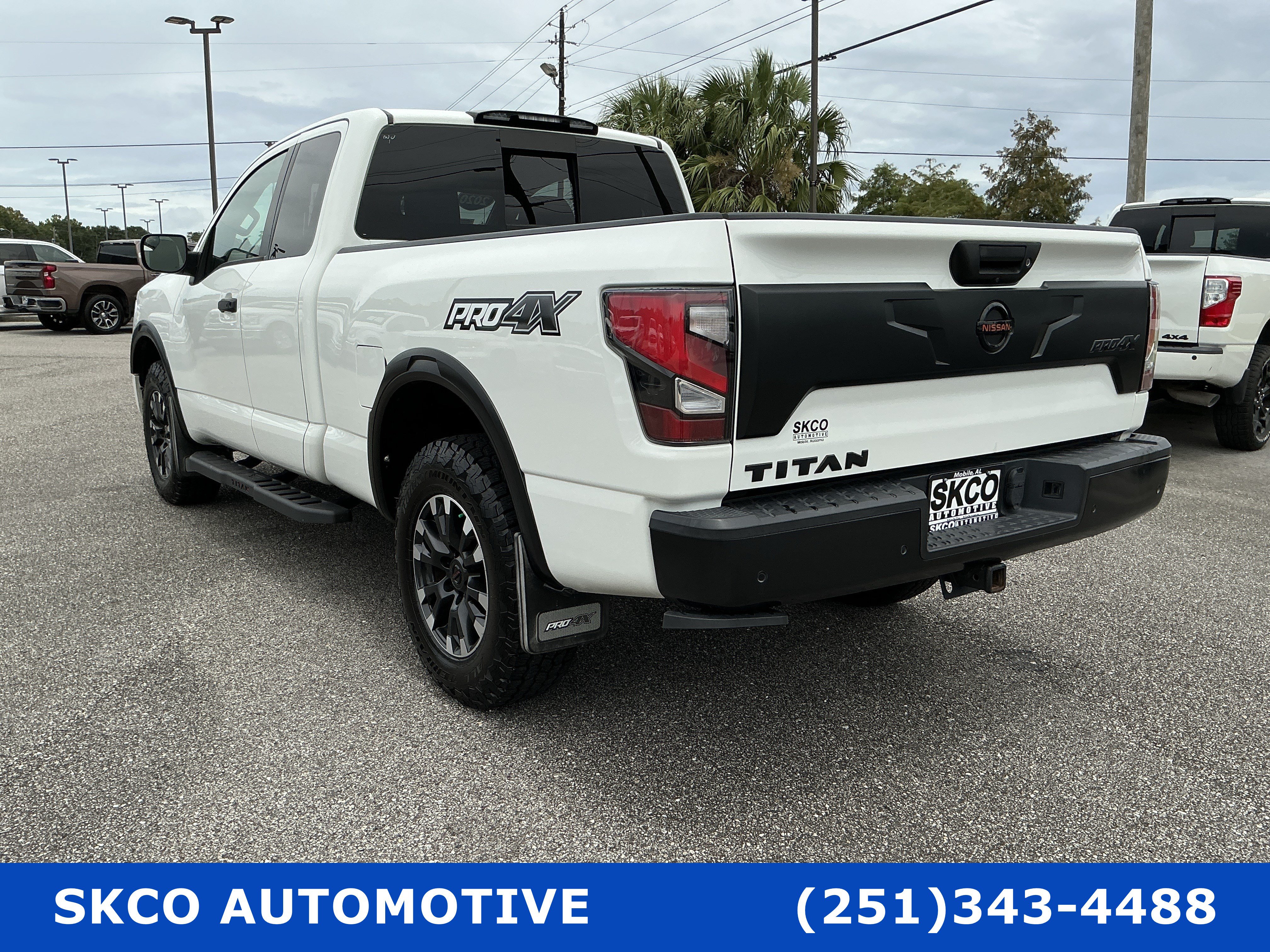 Used 2020 Nissan Titan PRO-4X w/ Pro-4x Convenience Package AWD/4WD image 3