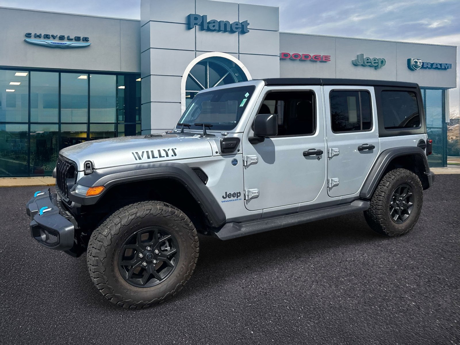 Used 2024 Jeep Wrangler Unlimited image 4