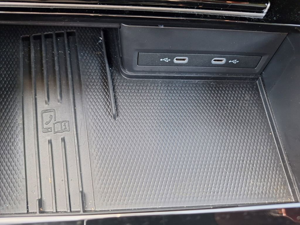 Used 2025 Volkswagen Atlas Cross Sport SEL R-Line image 17