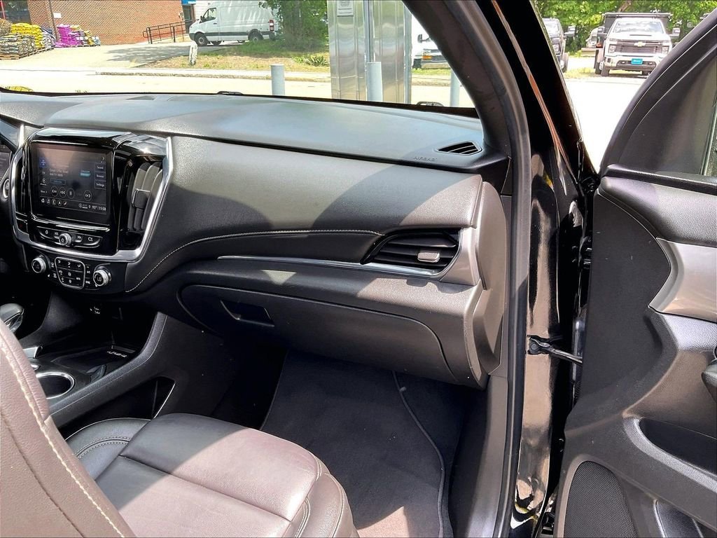 Used 2023 Chevrolet Traverse LT w/ LT Premium Package AWD/4WD image 13
