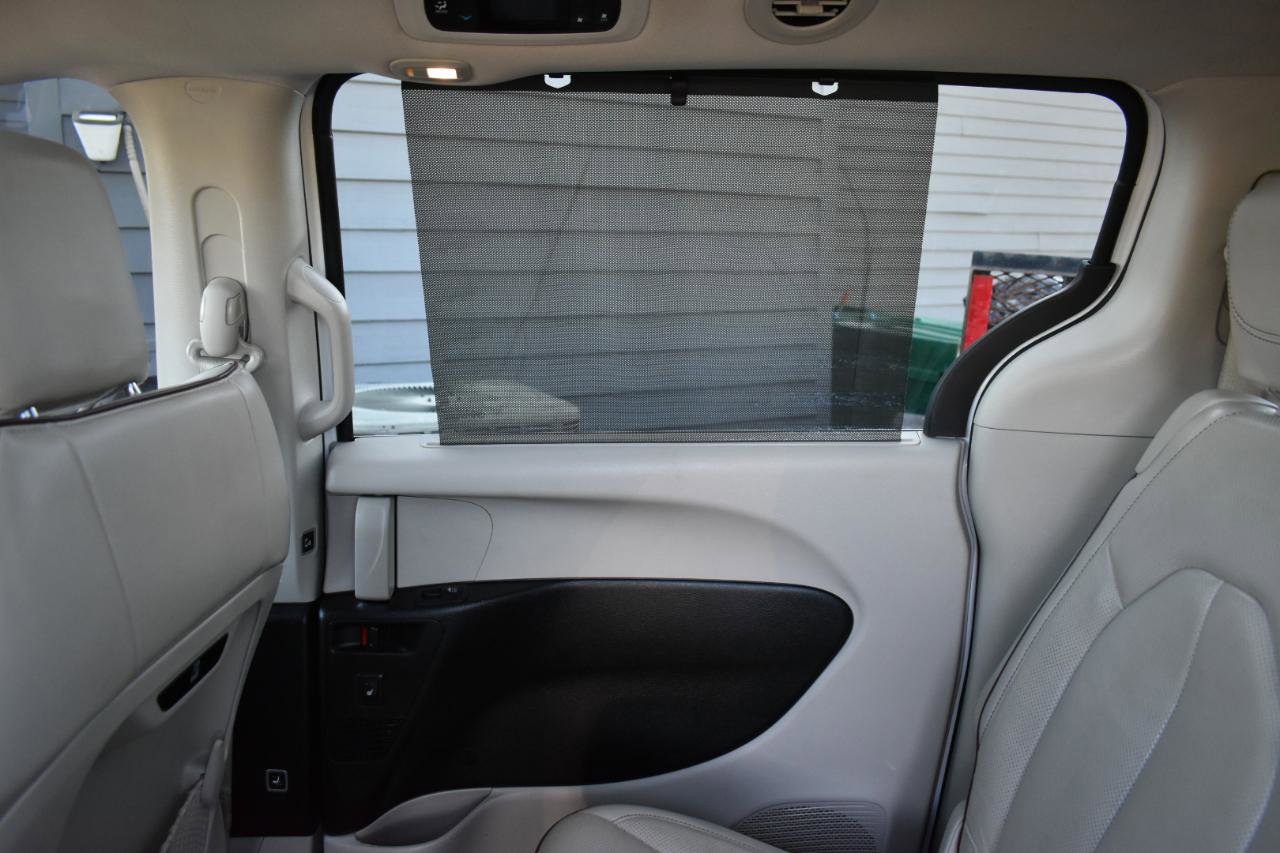 Used 2020 Chrysler Pacifica Limited image 41