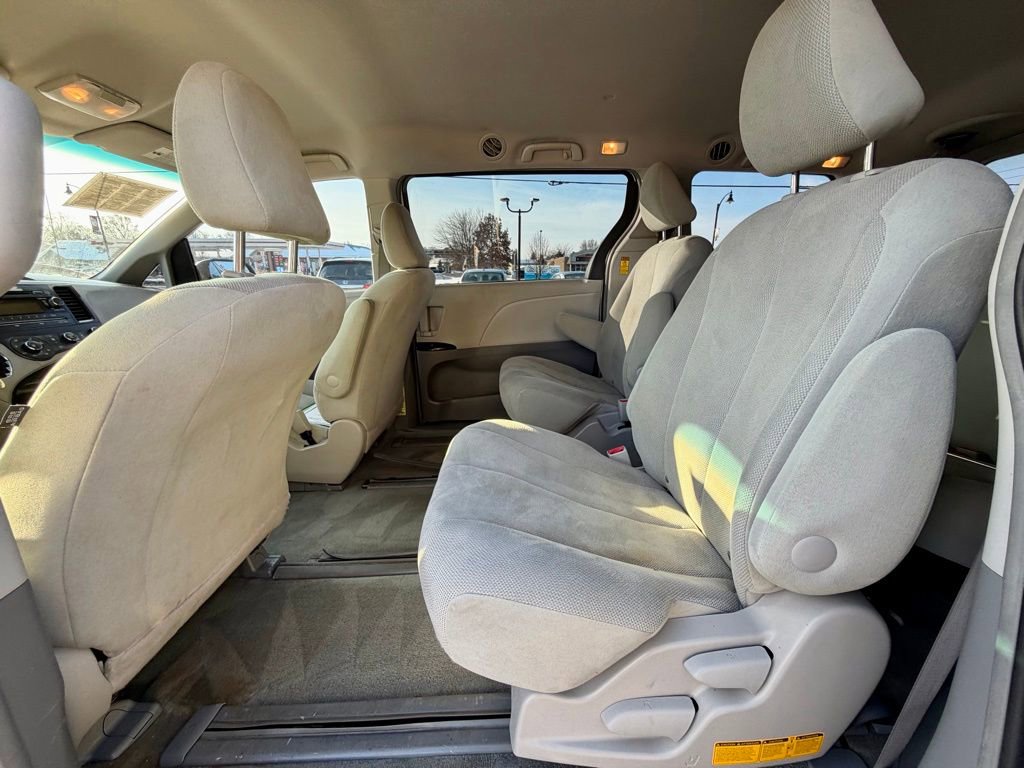 Used 2014 Toyota Sienna L image 12