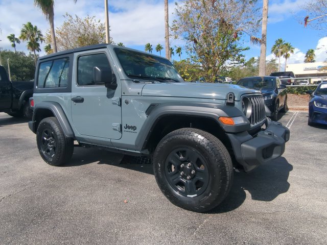 Used 2025 Jeep Wrangler Sport AWD/4WD image 2